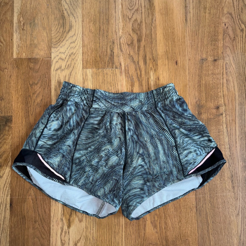 Lululemon Hotty Hot Low Rise Lined Short “2